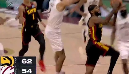 leyu乐鱼-亚历山大-沃克反击上篮打进，老鹰领先8分打停骑士