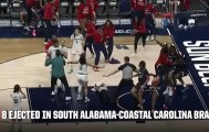 leyu乐鱼-罕见！NCAA女篮爆发斗殴事件：8名球员遭驱逐 女裁判受伤倒地